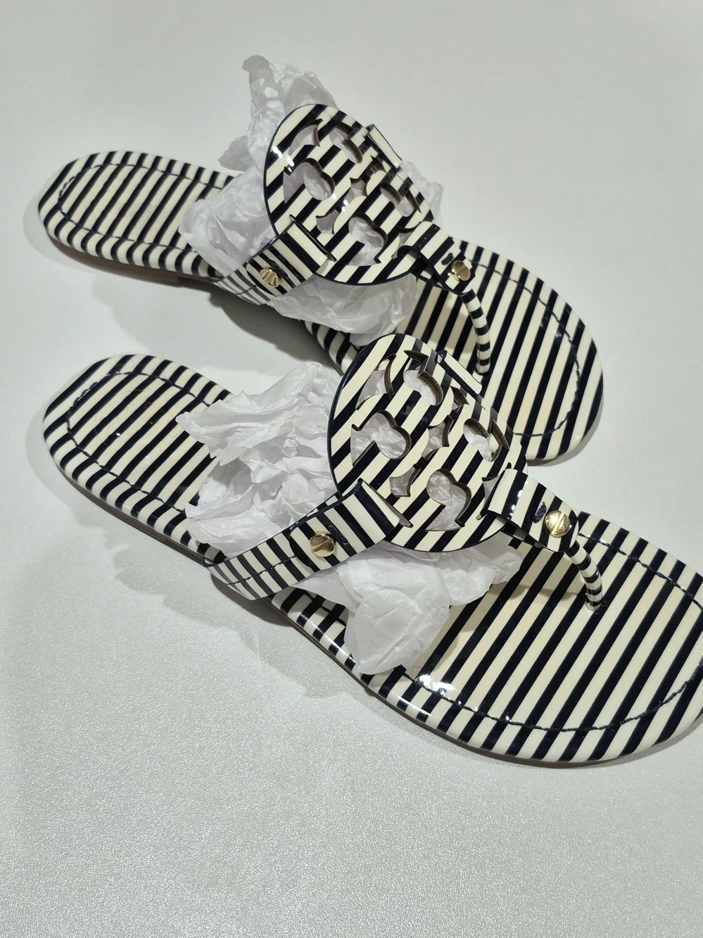 Gorgeous TORY BURCH Striped Navy & White Patent Leather Miller Sandals